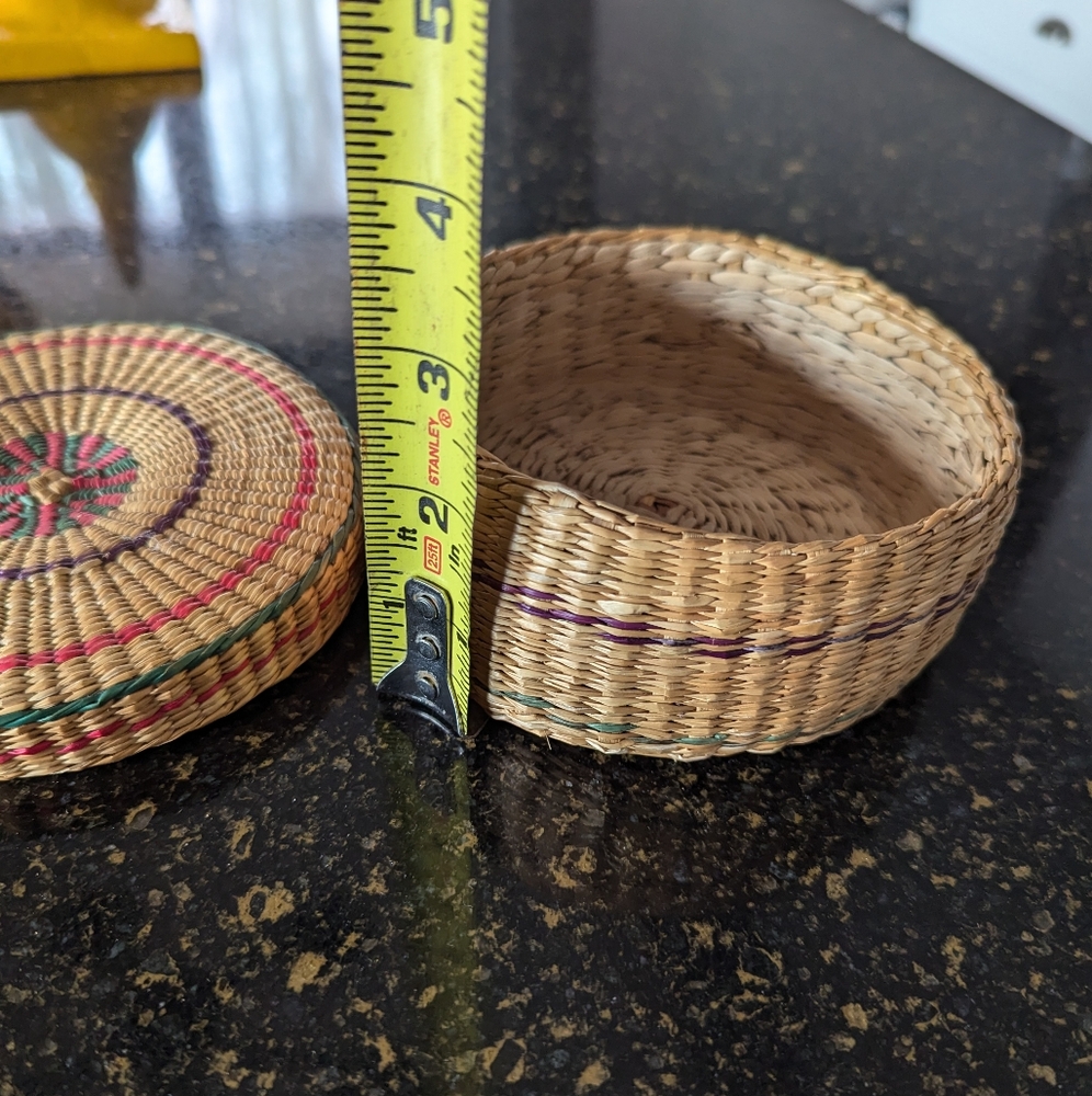 Small Lidded Basket - Picture 2 of 6